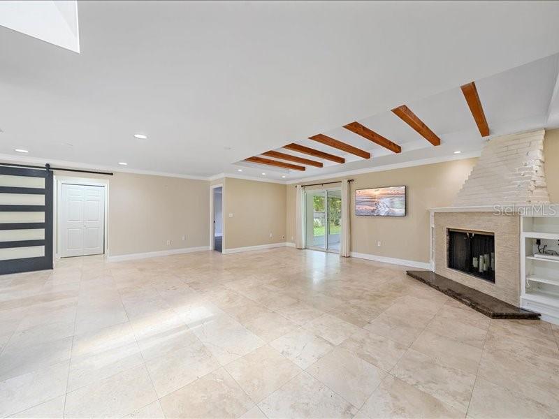 2499 HILLVIEW ST — photo 7