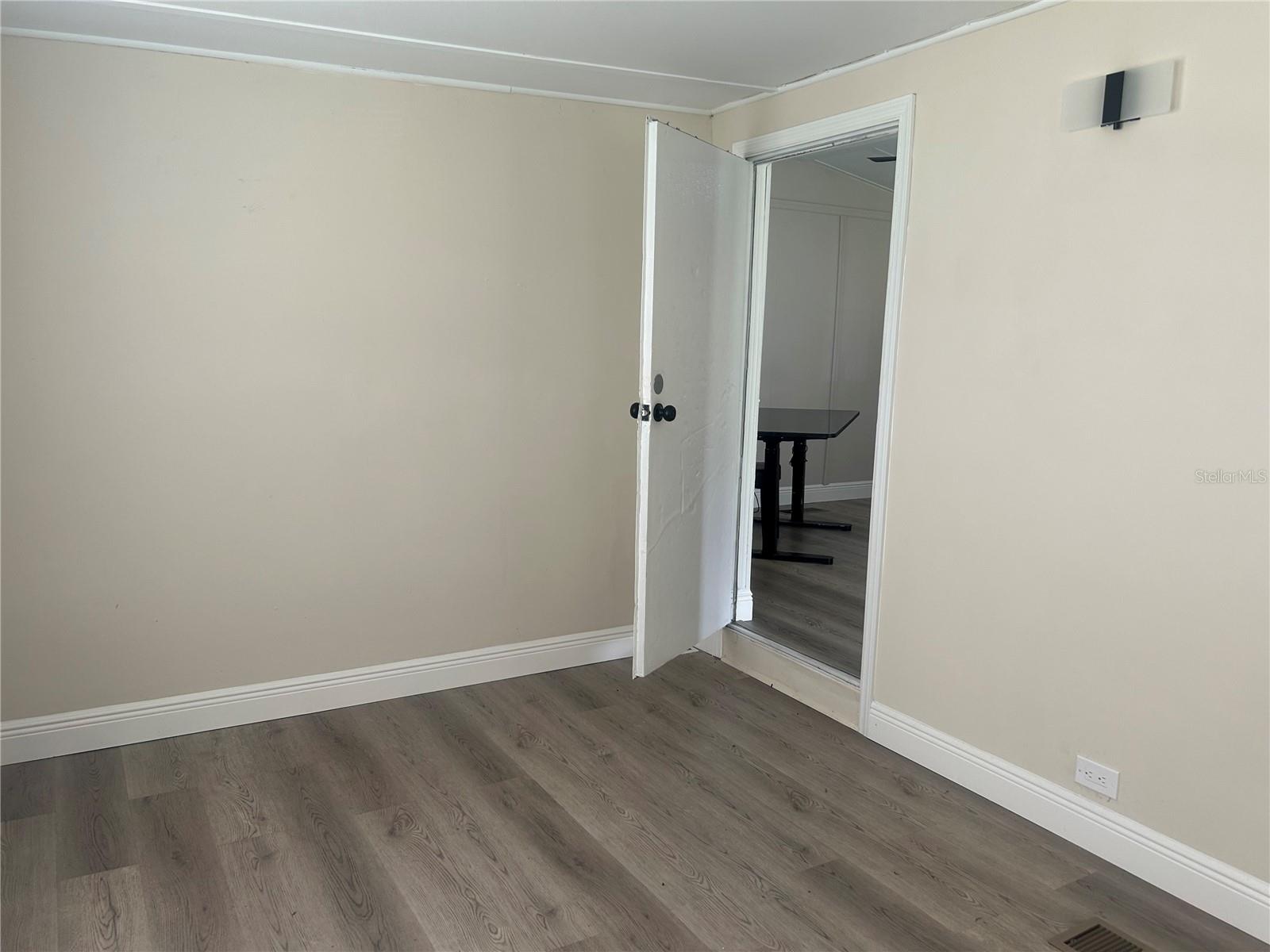 14810 THOMPSON AVE — photo 10