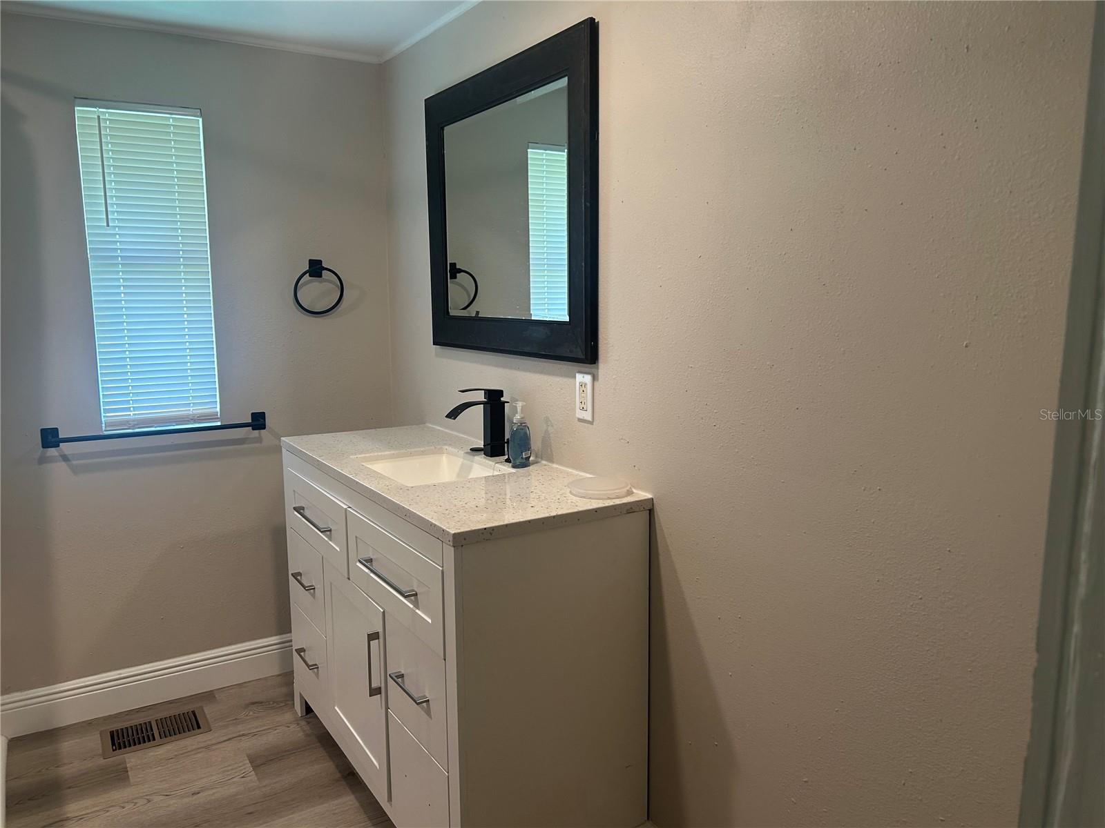 14810 THOMPSON AVE — photo 12