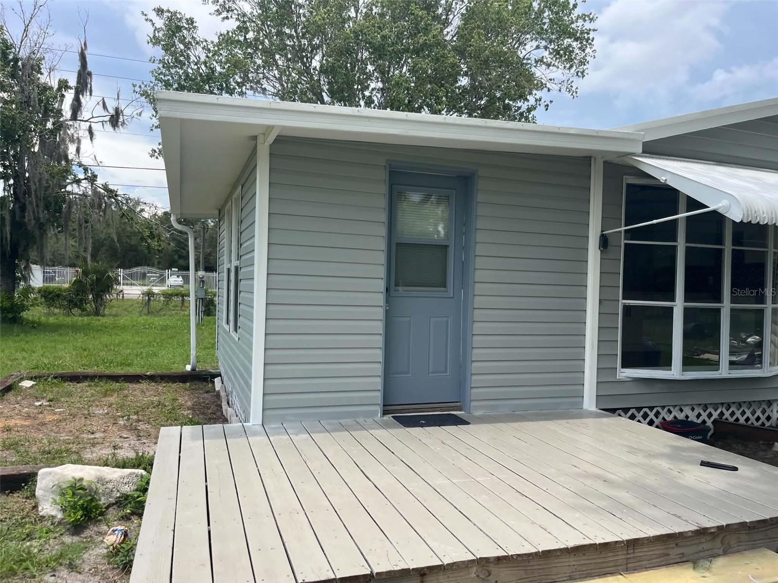 14810 THOMPSON AVE — photo 3