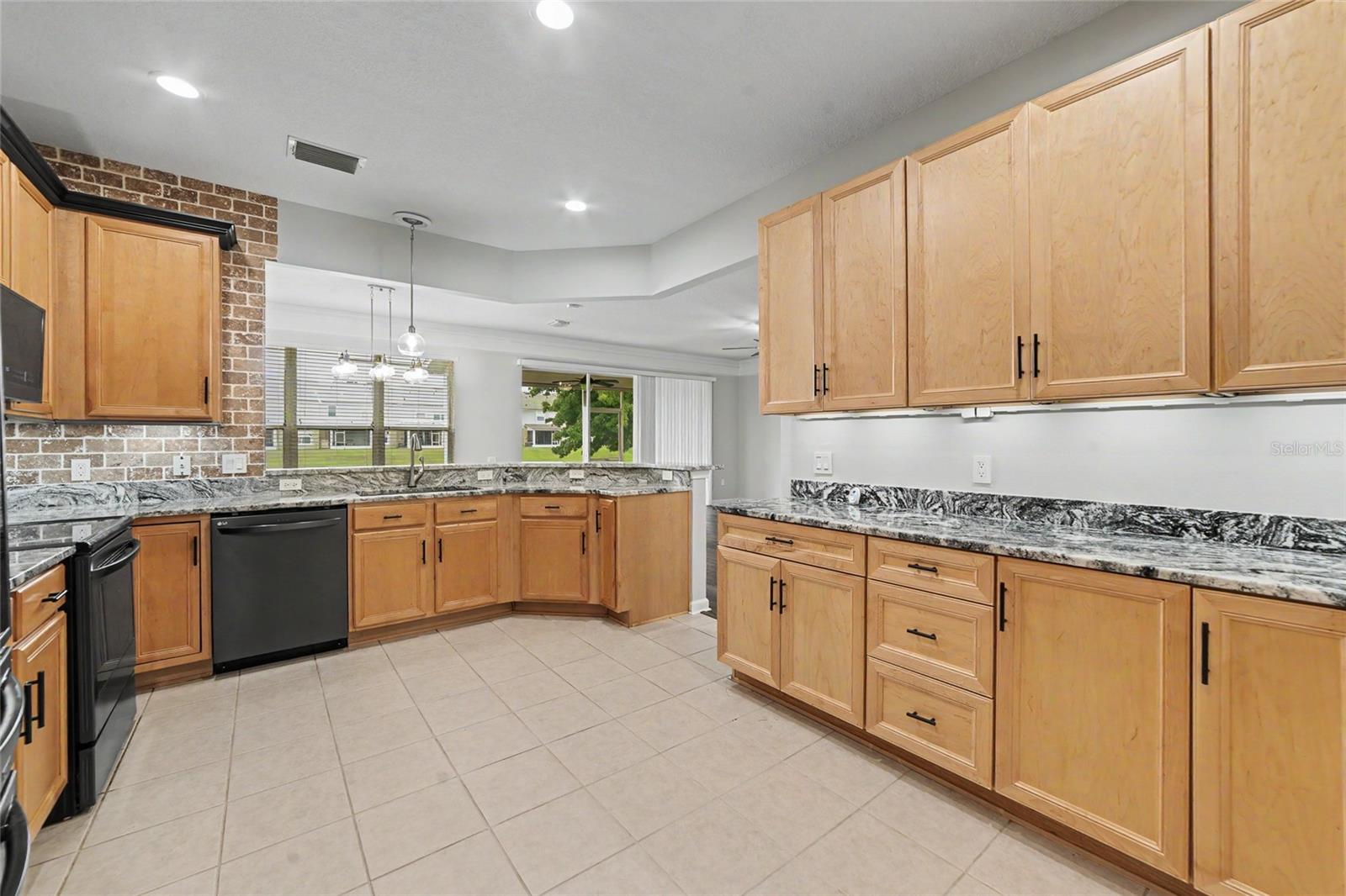 4635 POND RIDGE DR — photo 10