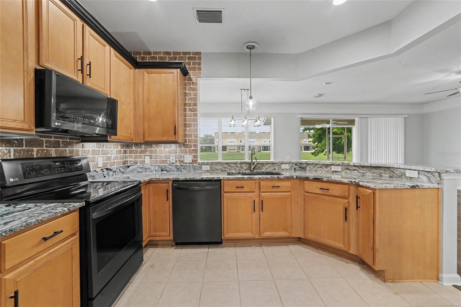 4635 POND RIDGE DR — photo 11