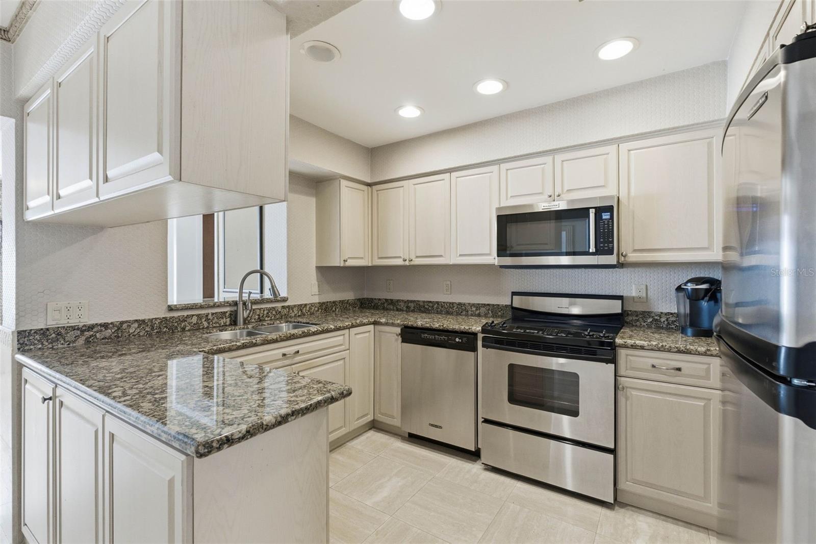 8408 ANNWOOD RD #8408 — photo 10
