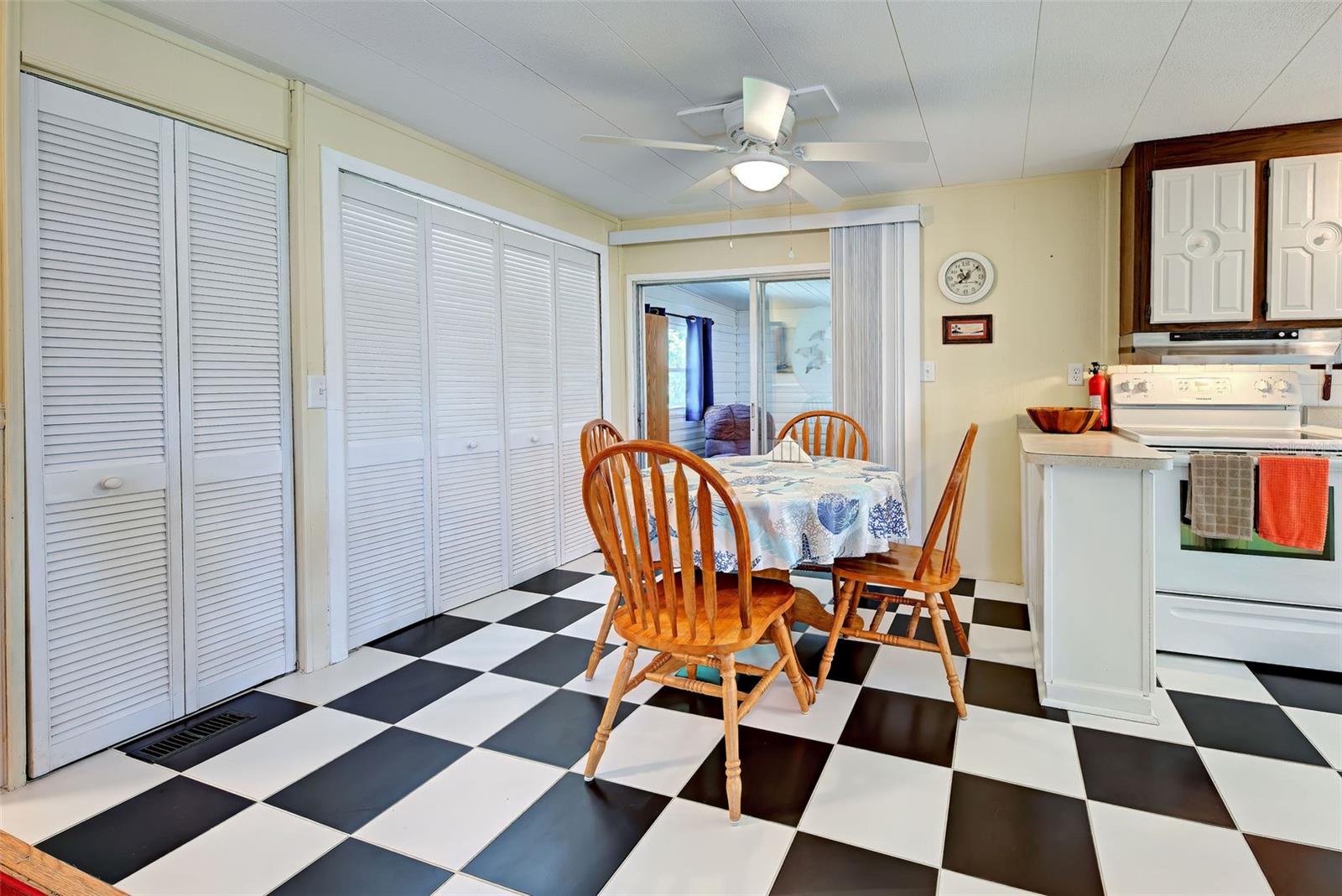 6786 HOEMI CT — photo 24