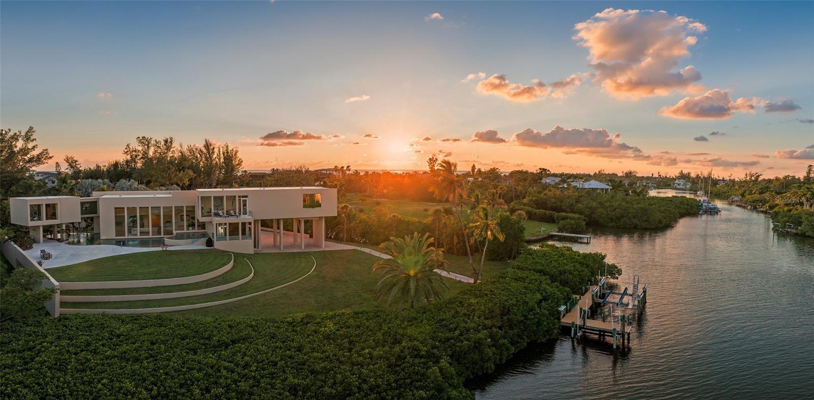 6610 GULF OF MEXICO DR — photo 2
