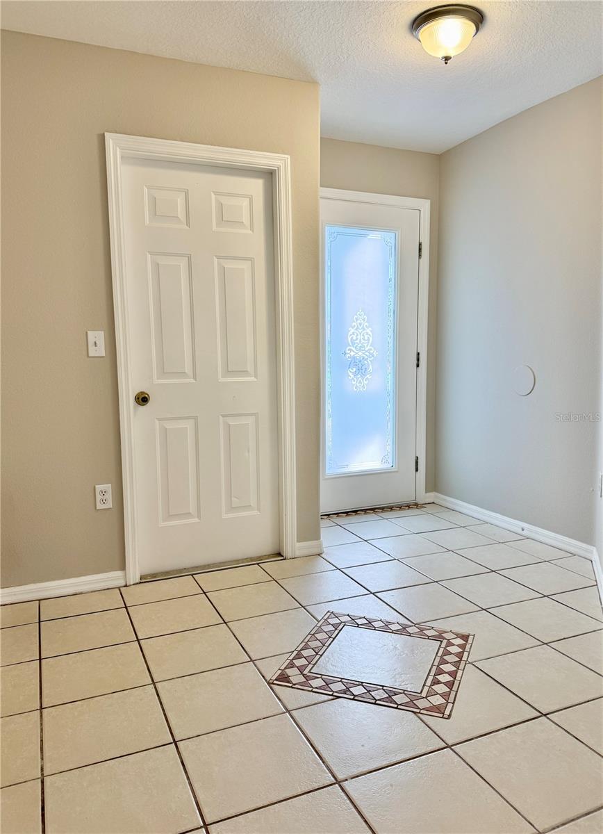 10431 ISLEWORTH AVE — photo 10