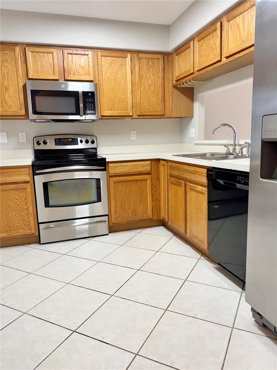 10431 ISLEWORTH AVE — photo 2