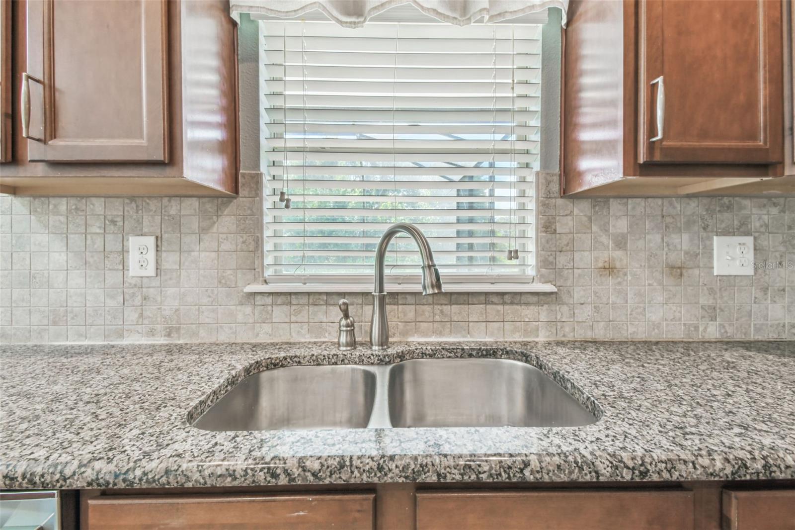 12320 FAIRLAWN DR — photo 24
