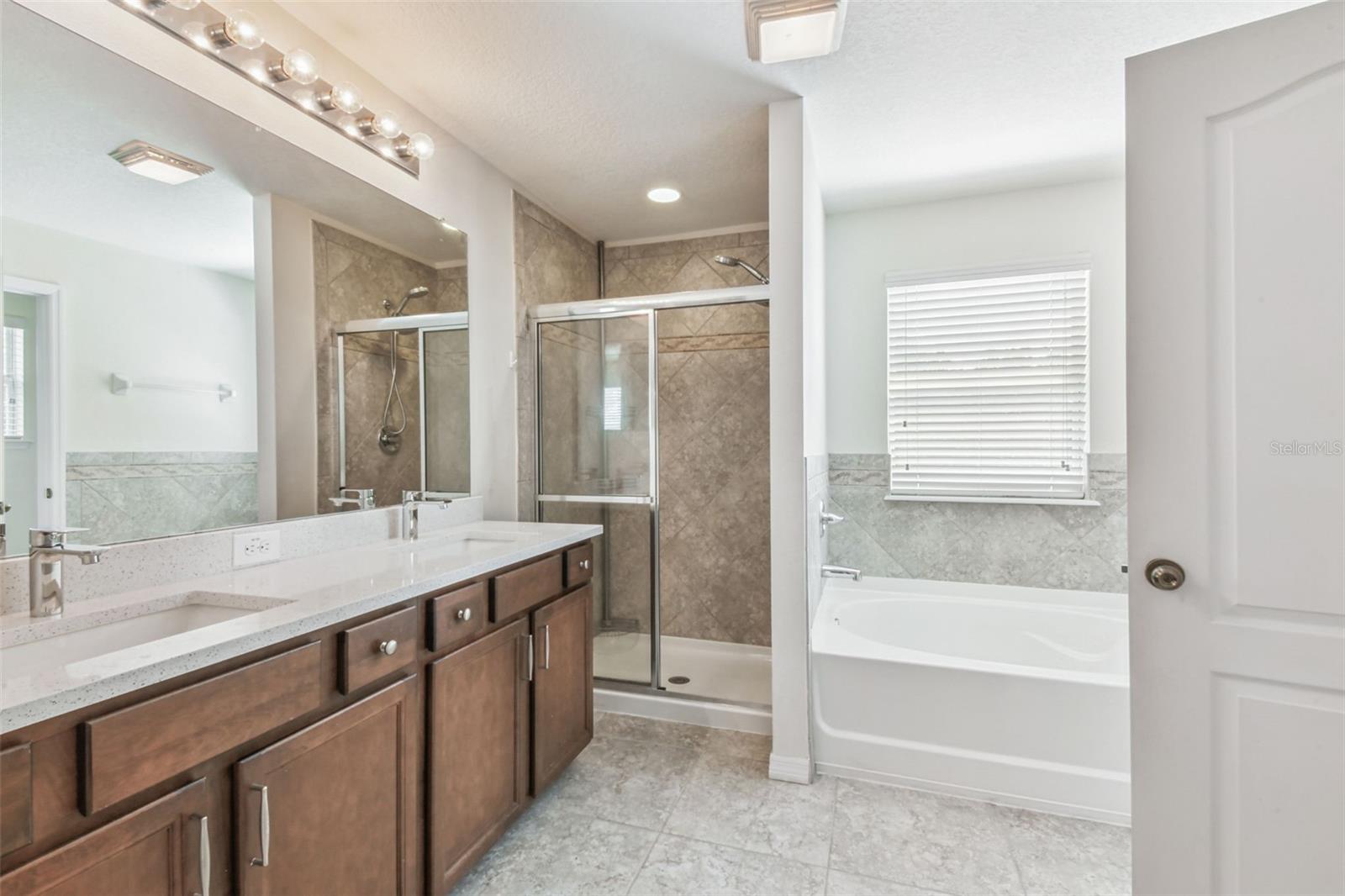 12320 FAIRLAWN DR — photo 43