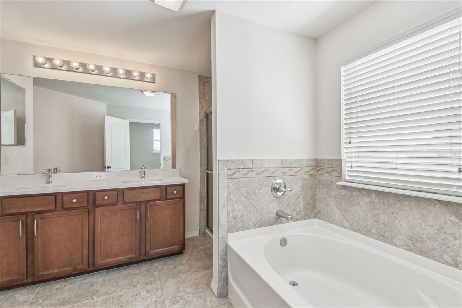 12320 FAIRLAWN DR — photo 44