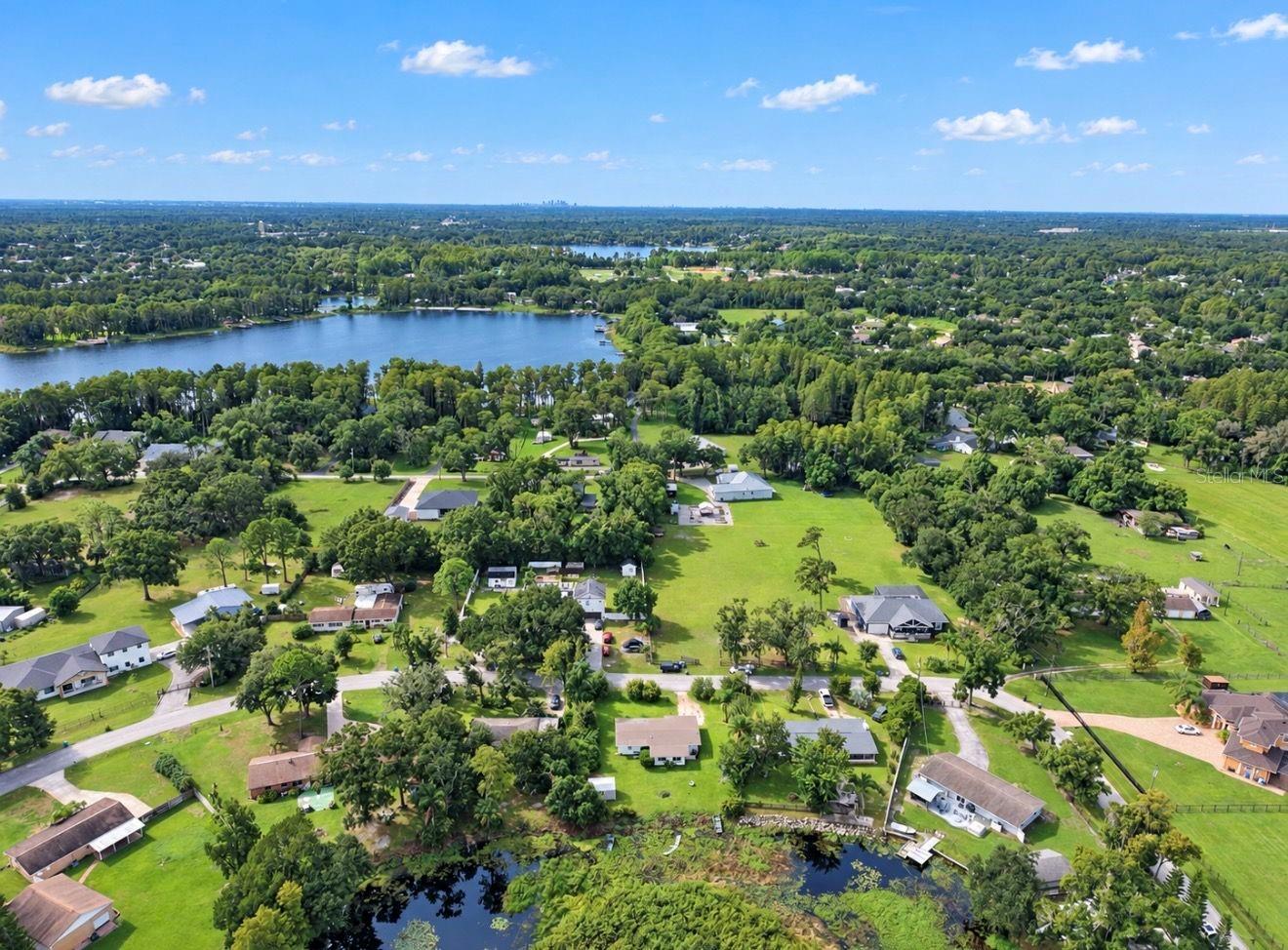 717 W DEER LAKE DR — photo 37