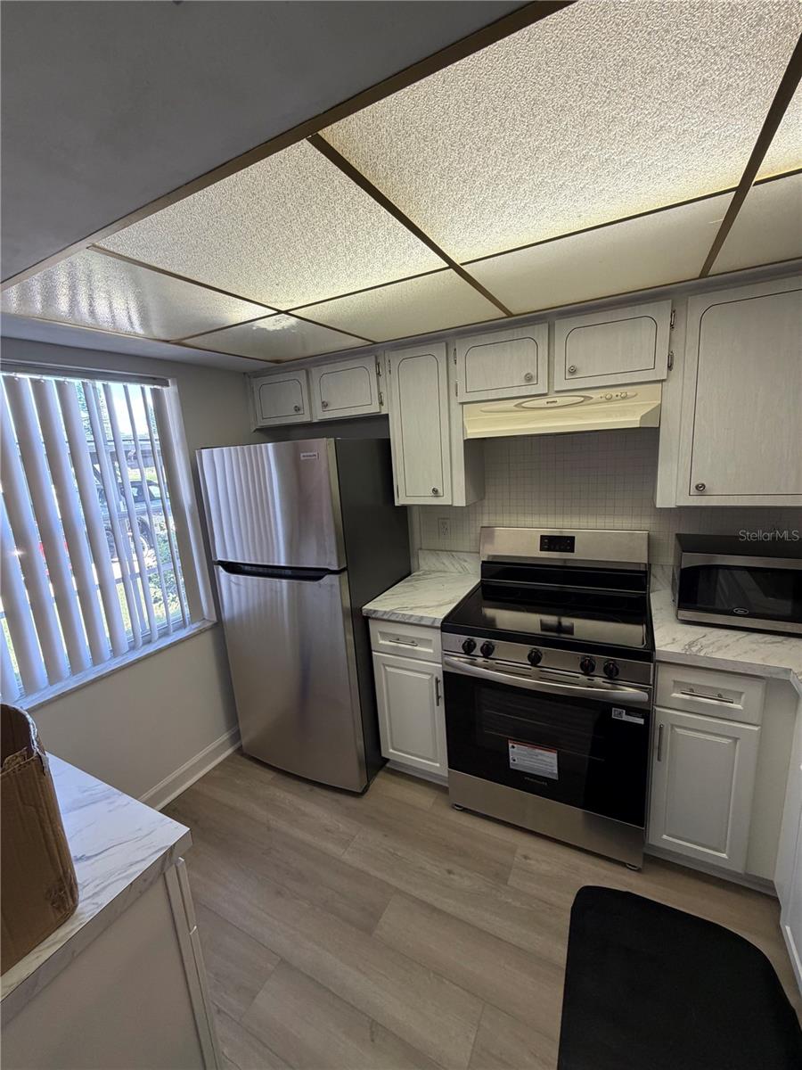 4201 HAMPTON DR — photo 2