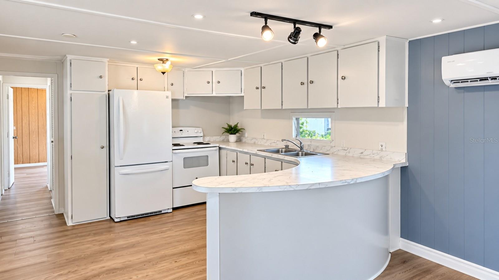 4863 VICTORIA AVE — photo 8