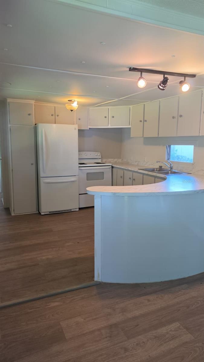 4863 VICTORIA AVE — photo 36