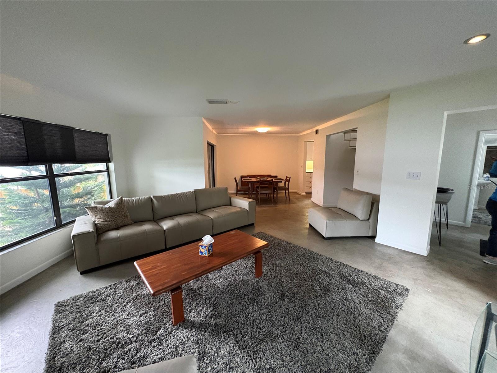 4223 E RIVERHILLS DR — photo 11