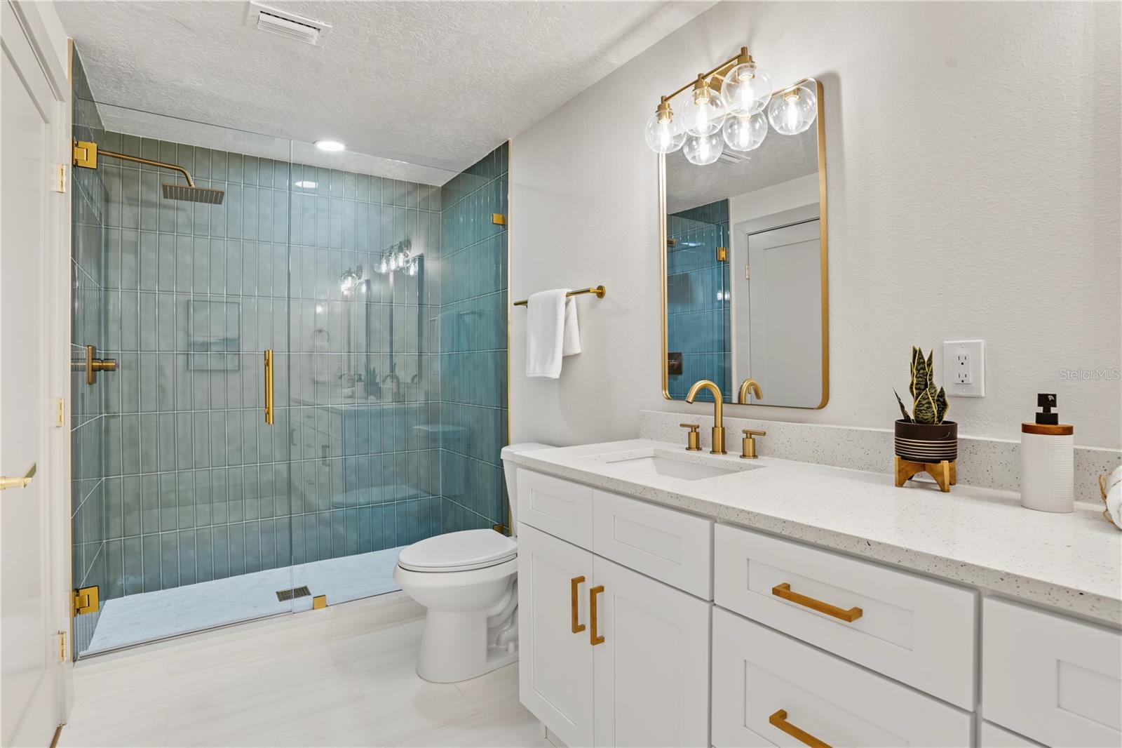 1255 E LAZY LAKE RD — photo 27