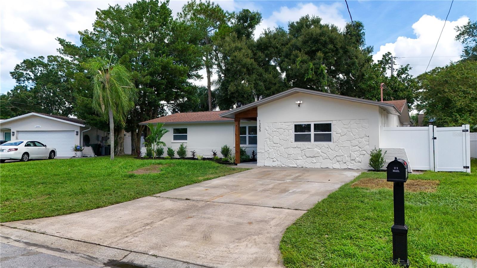 1255 E LAZY LAKE RD — photo 2