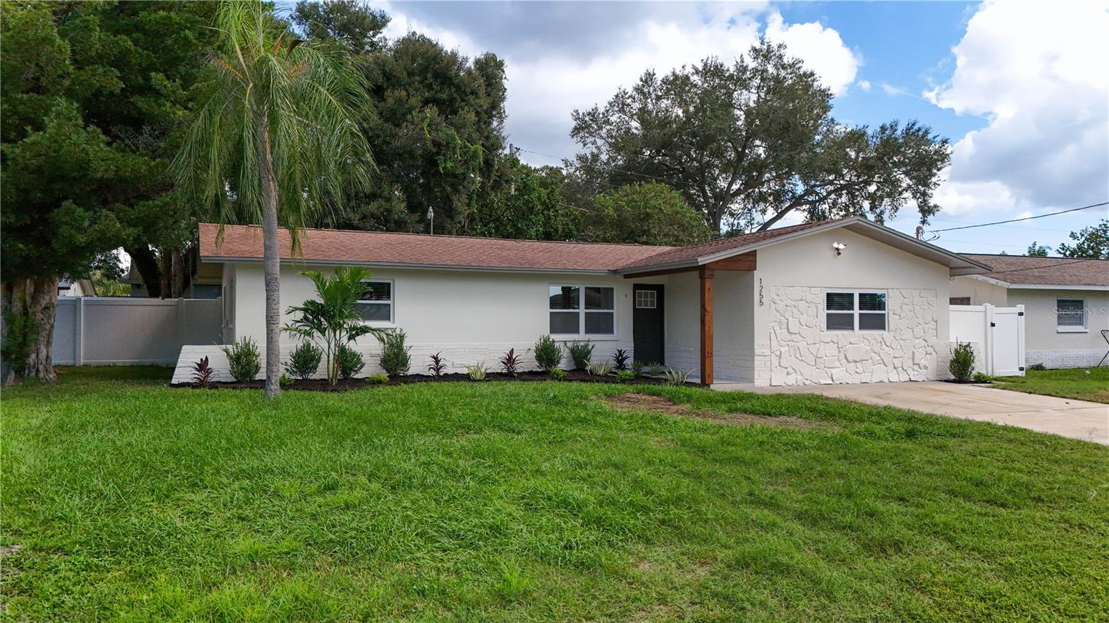 1255 E LAZY LAKE RD — photo 3