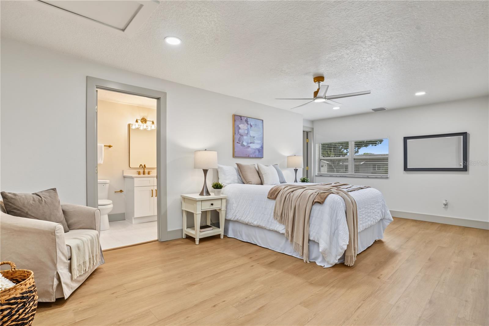 1255 E LAZY LAKE RD — photo 24