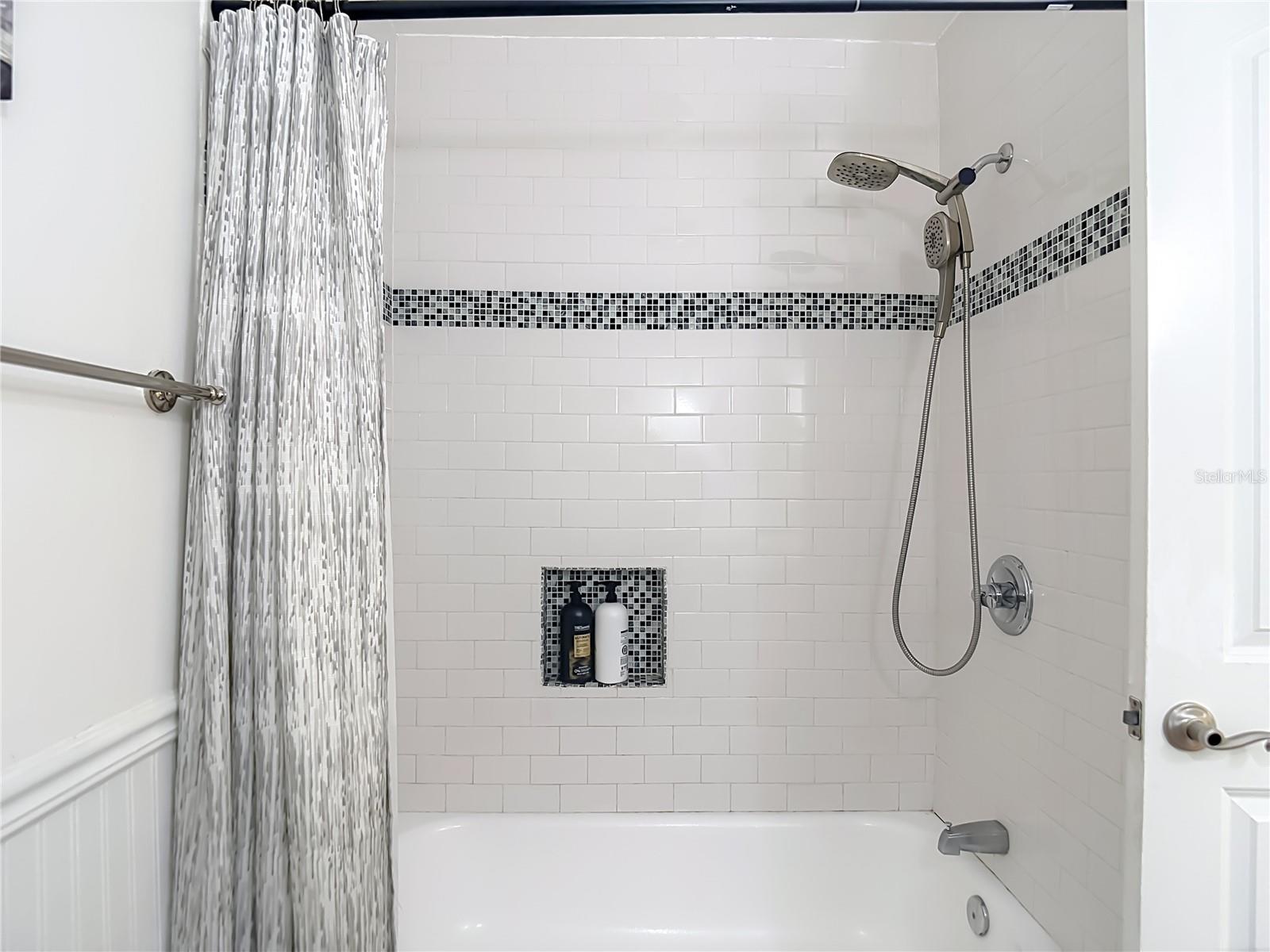 8261 MALVERN CIR — photo 35