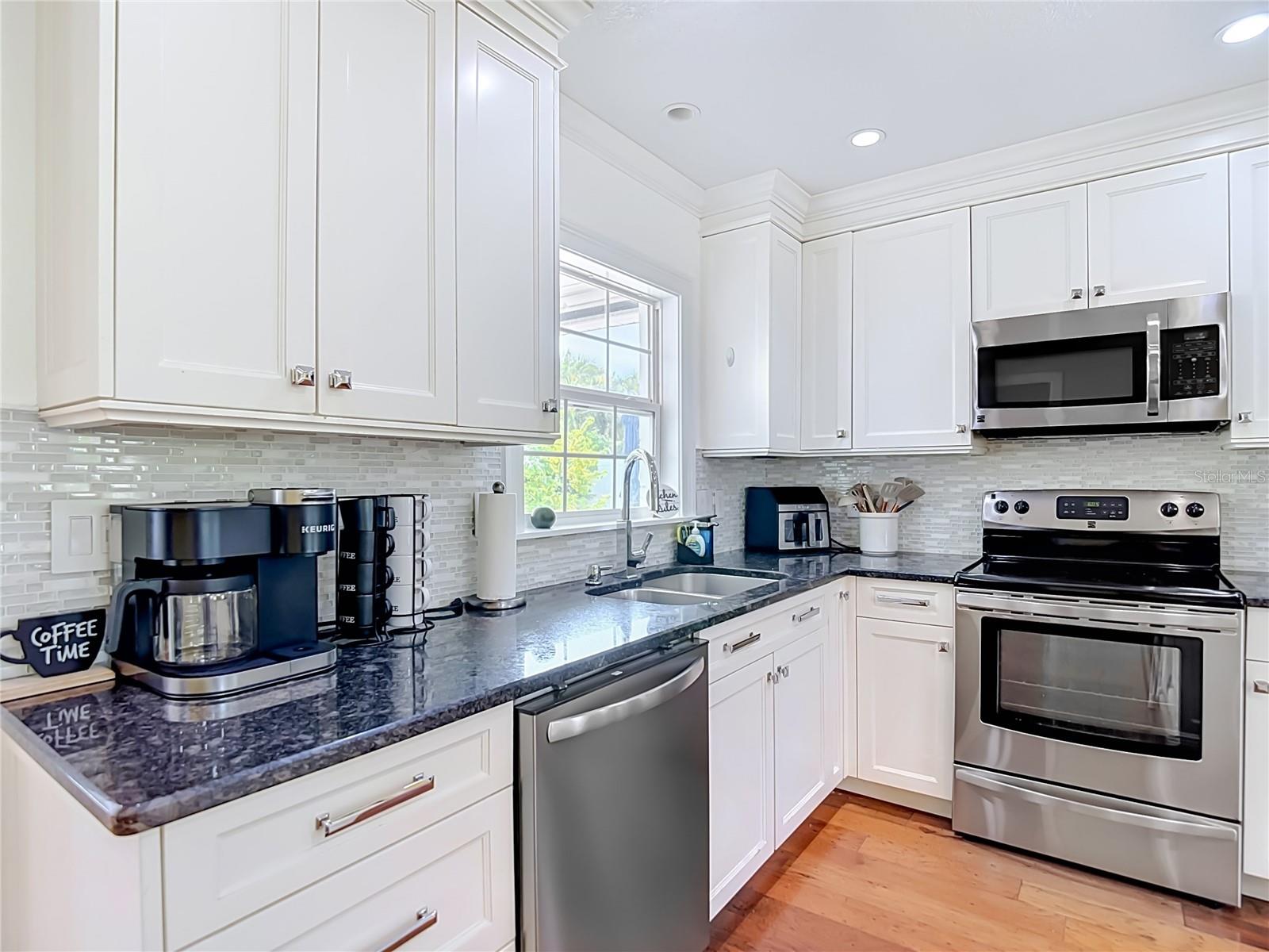 8261 MALVERN CIR — photo 9