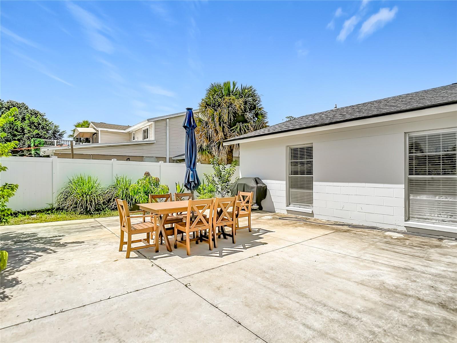 8261 MALVERN CIR — photo 44