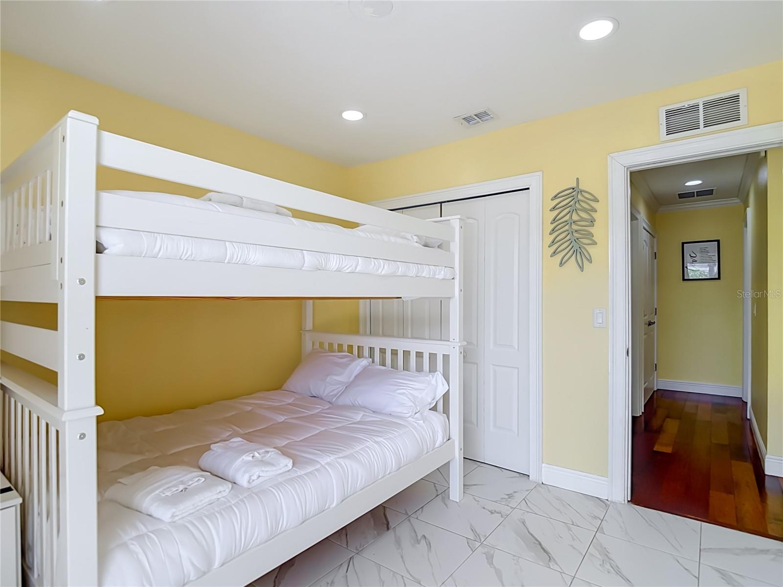 8261 MALVERN CIR — photo 33