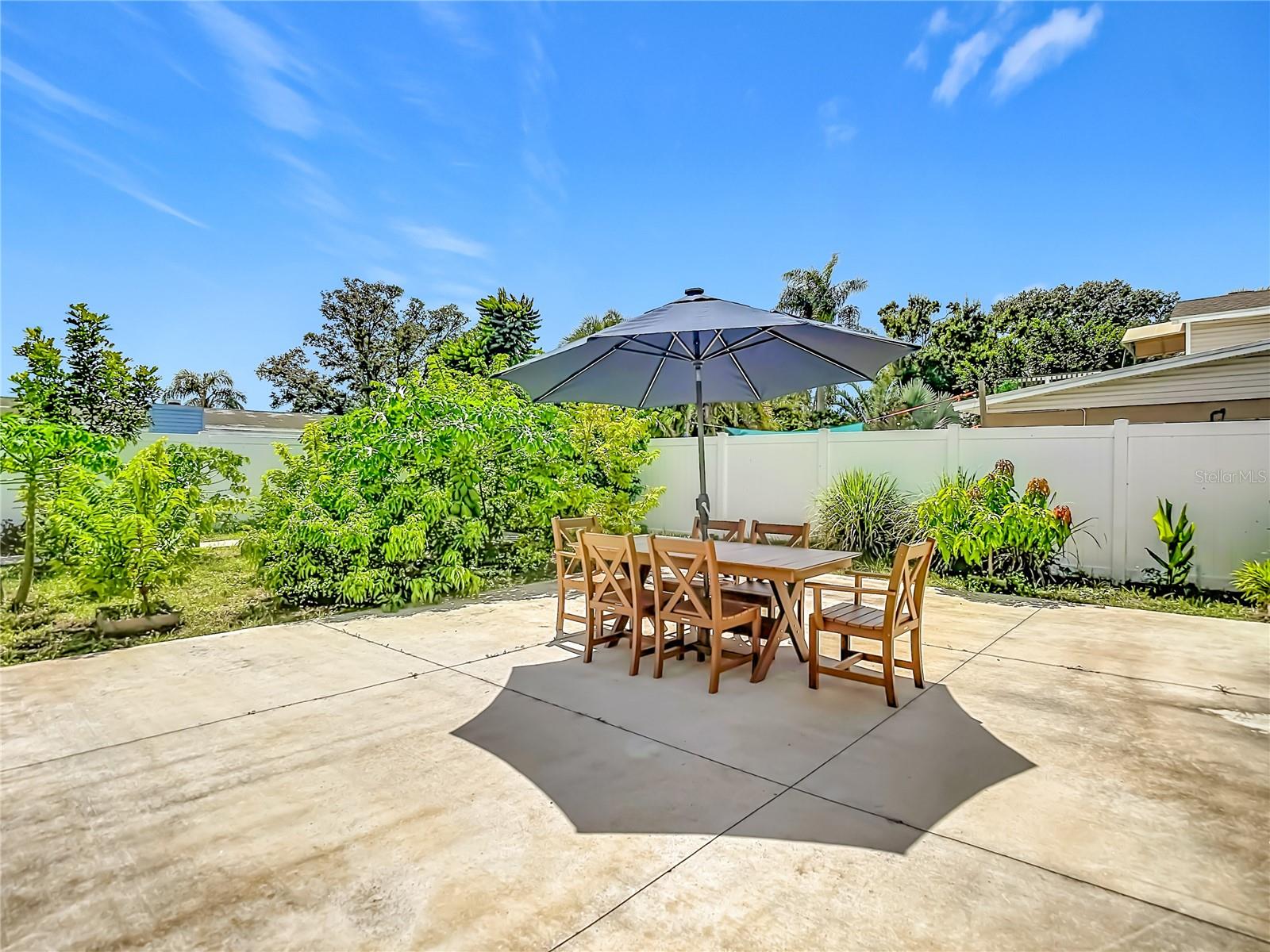 8261 MALVERN CIR — photo 42