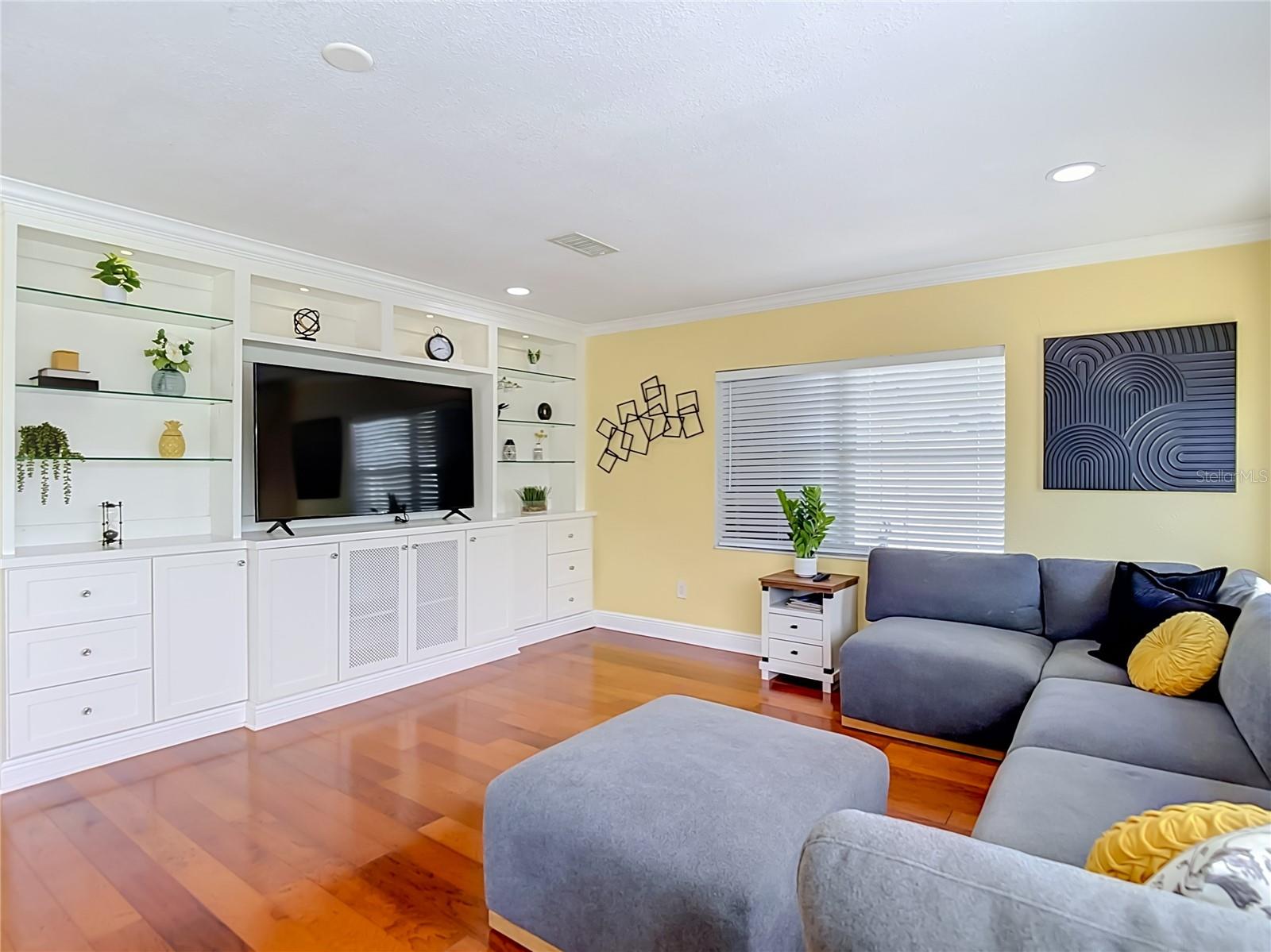 8261 MALVERN CIR — photo 18