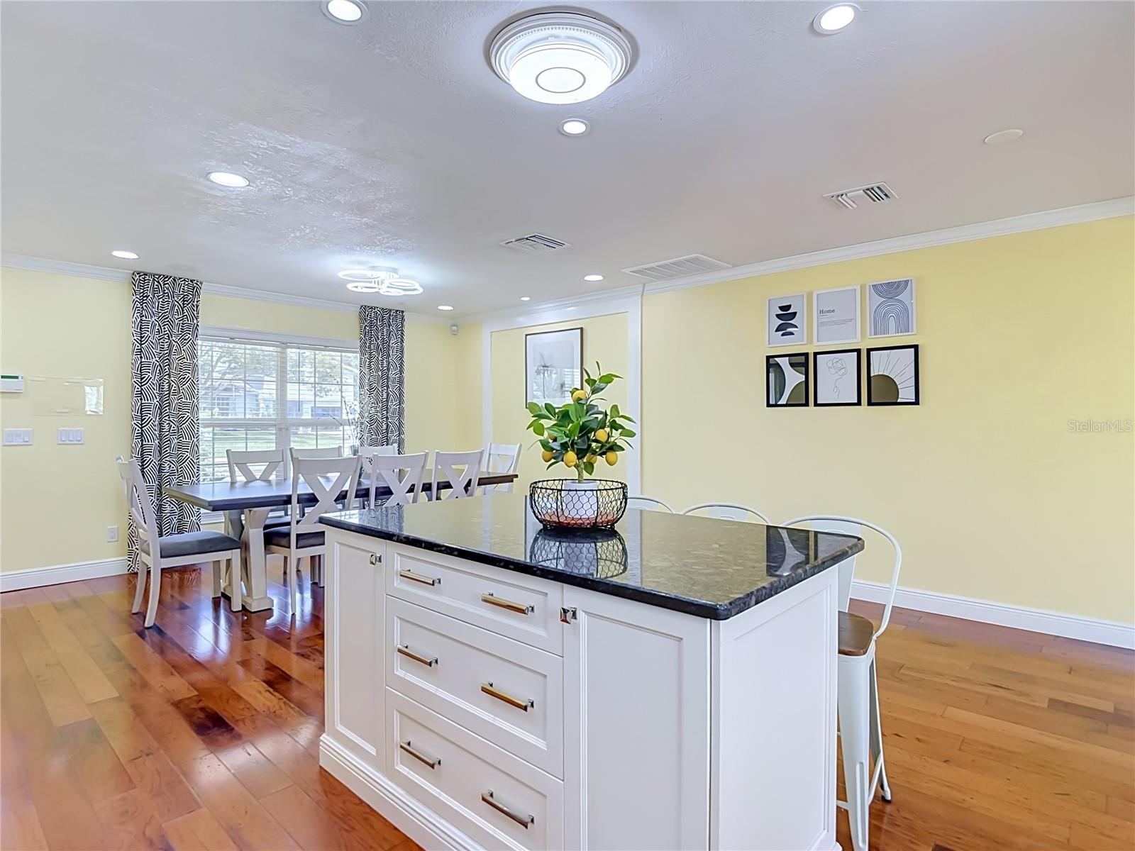 8261 MALVERN CIR — photo 11