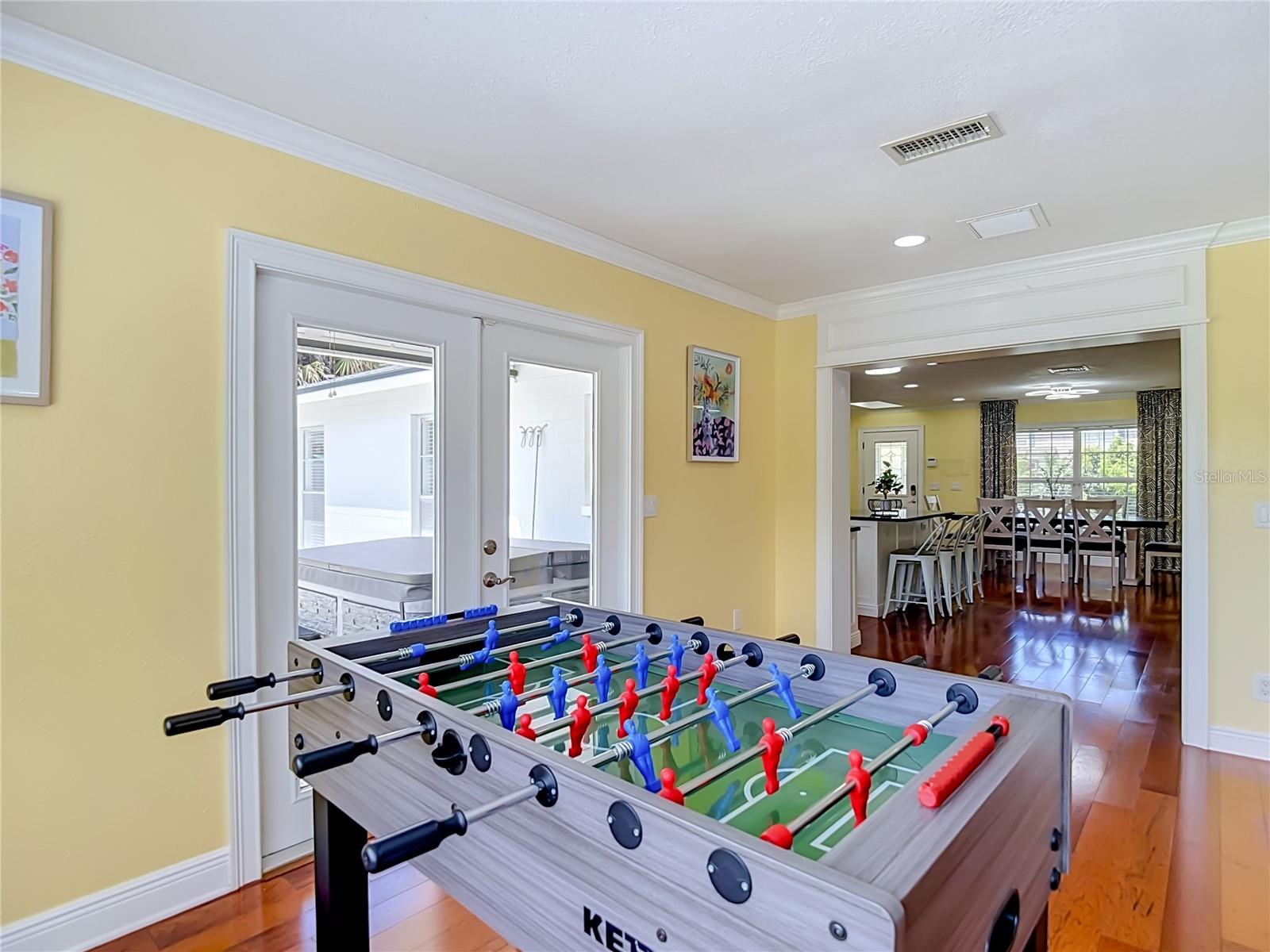 8261 MALVERN CIR — photo 17