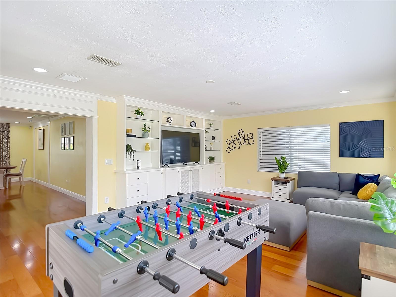 8261 MALVERN CIR — photo 16