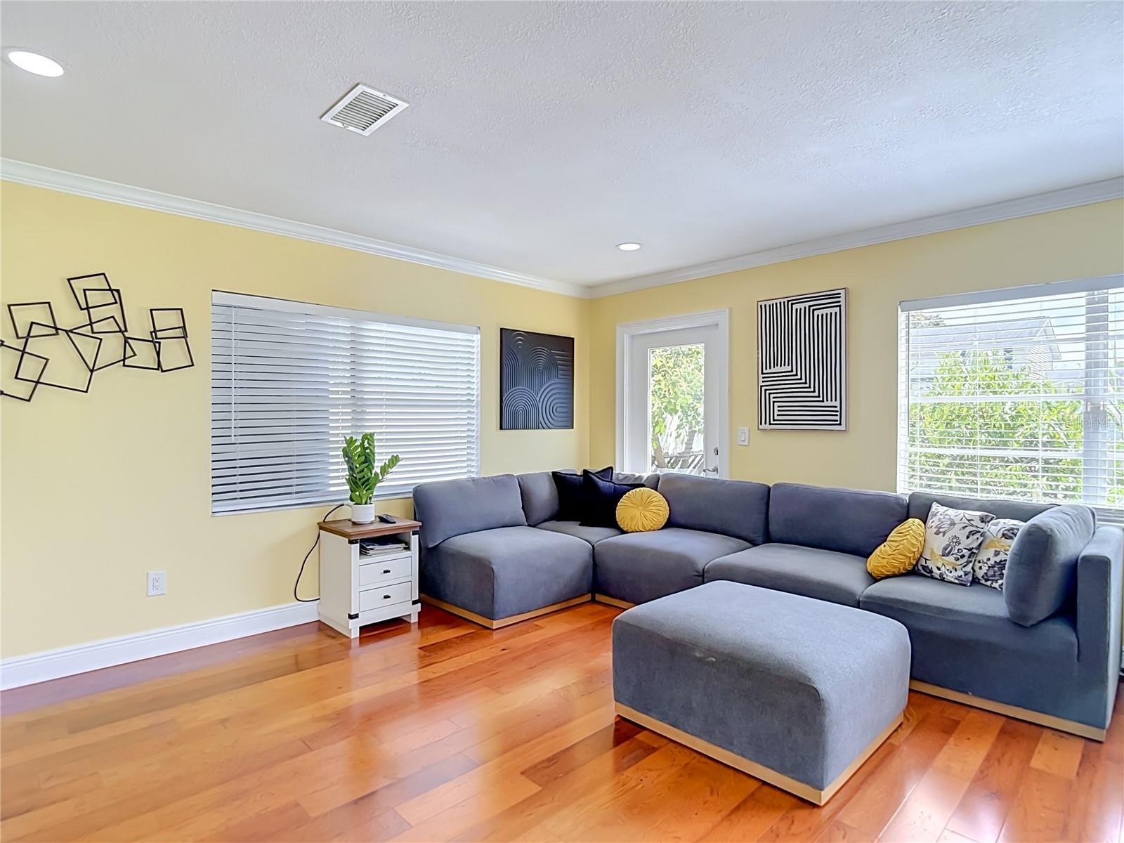 8261 MALVERN CIR — photo 19