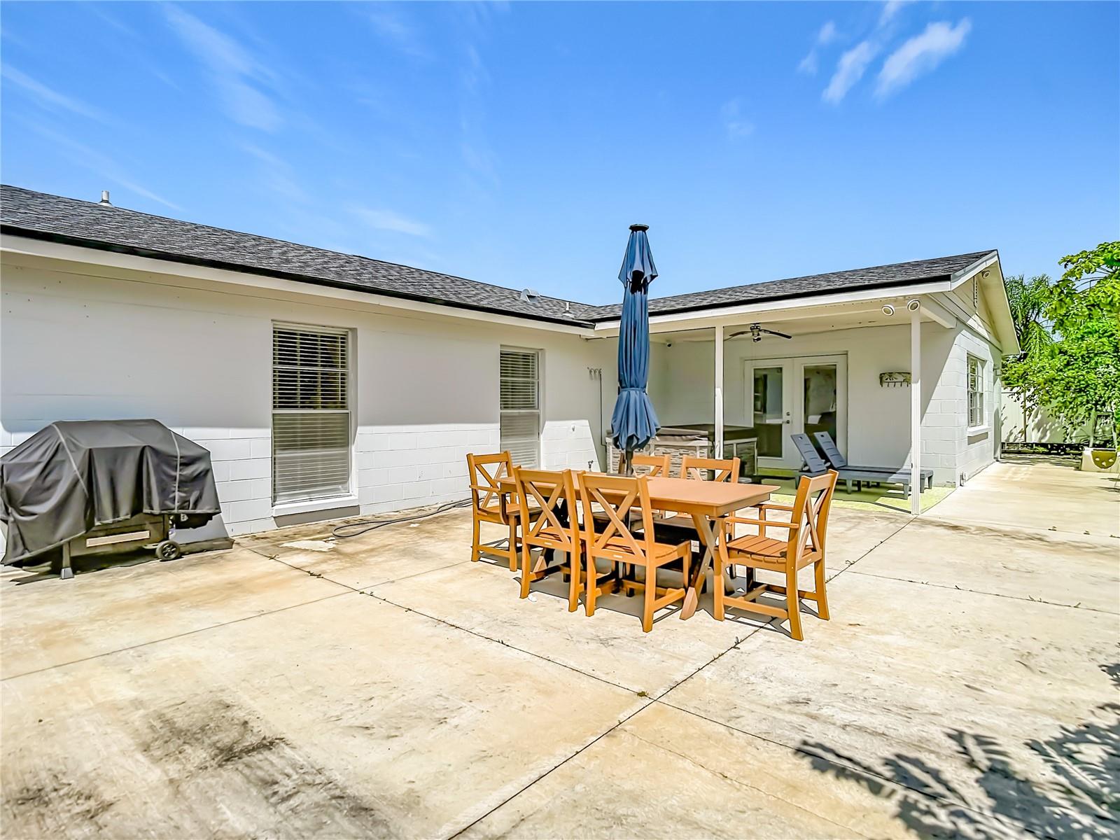 8261 MALVERN CIR — photo 43