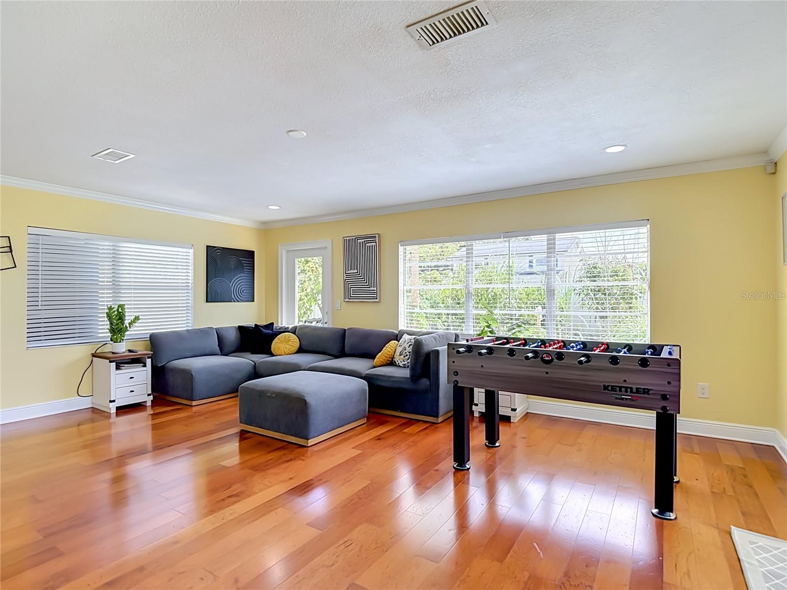 8261 MALVERN CIR — photo 15