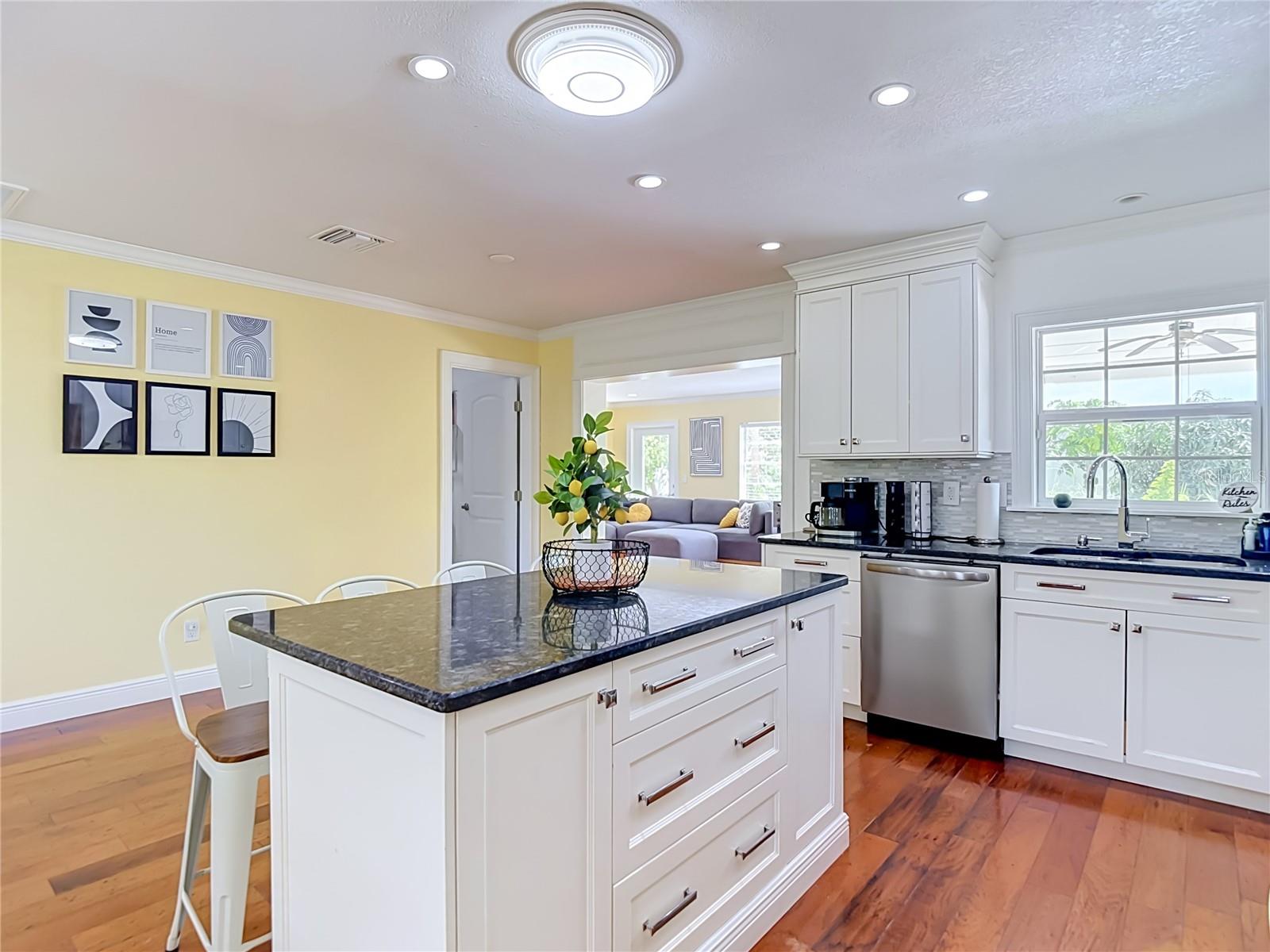 8261 MALVERN CIR — photo 14