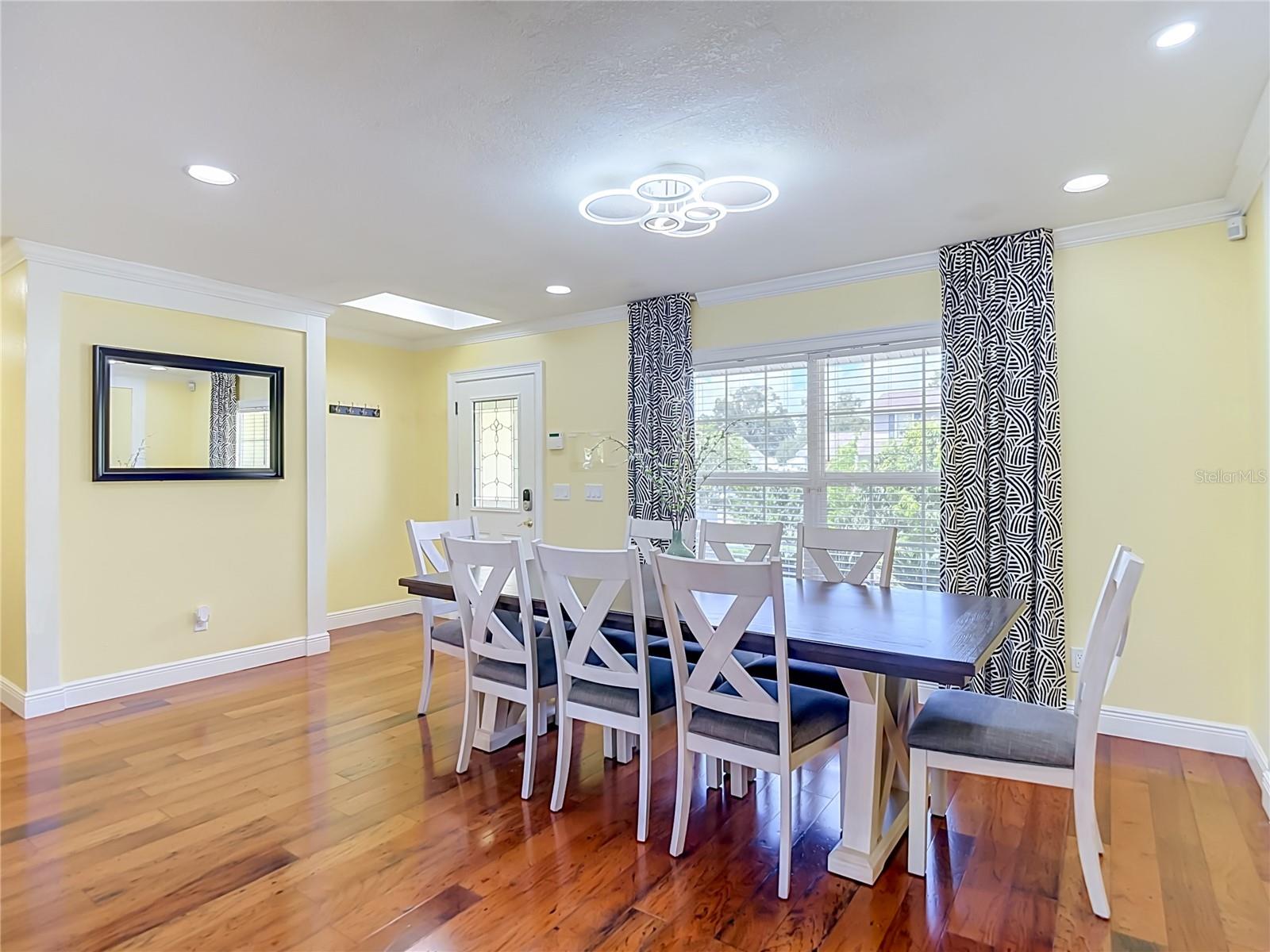 8261 MALVERN CIR — photo 6