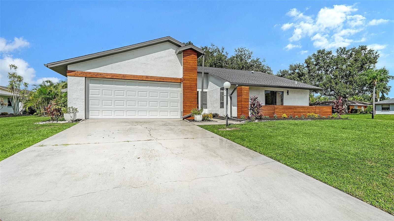 5744 AUGUSTA CIR — photo 2