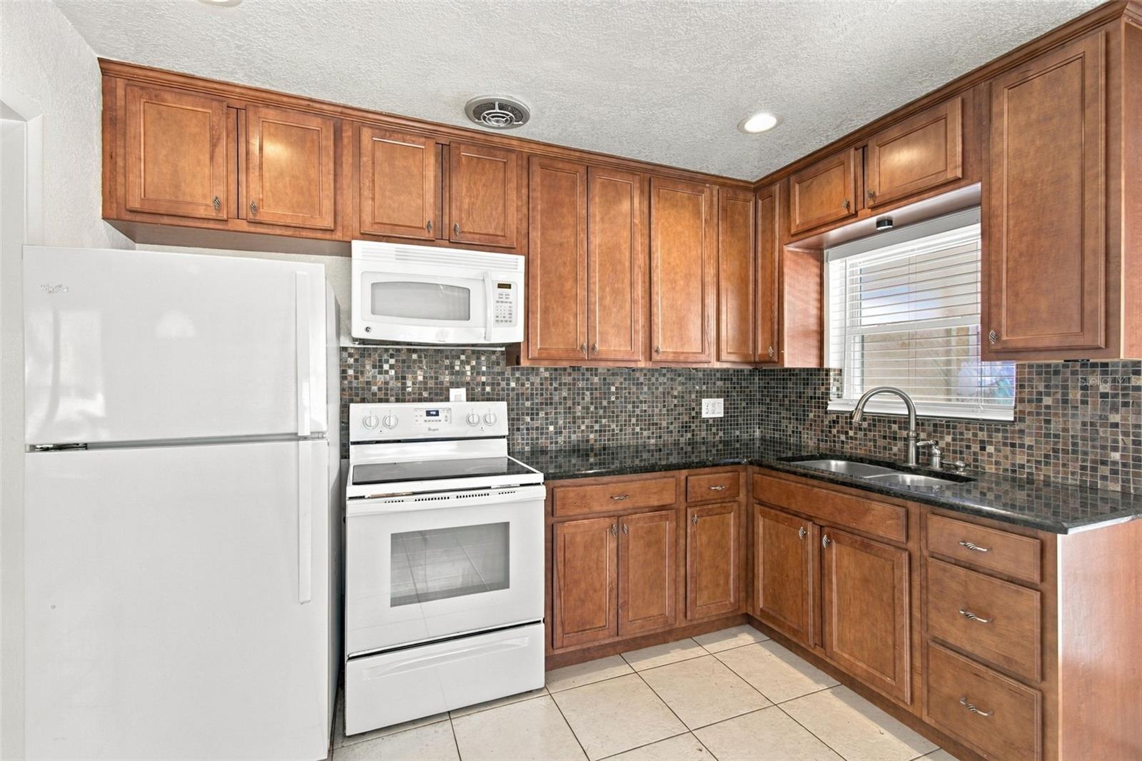 4214 W NORTH B ST — photo 9