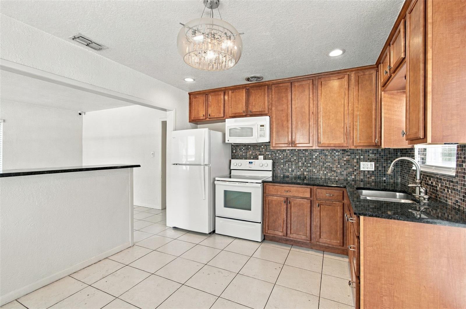 4214 W NORTH B ST — photo 8