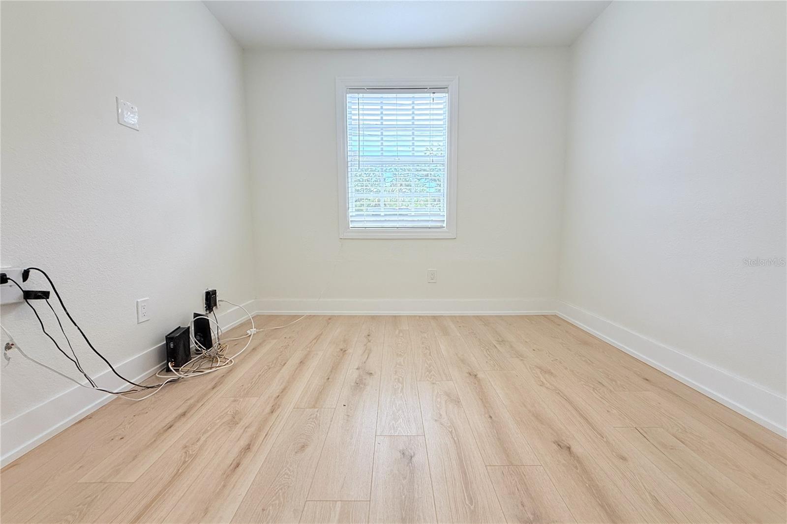 8512 SUNBEAM LN — photo 32