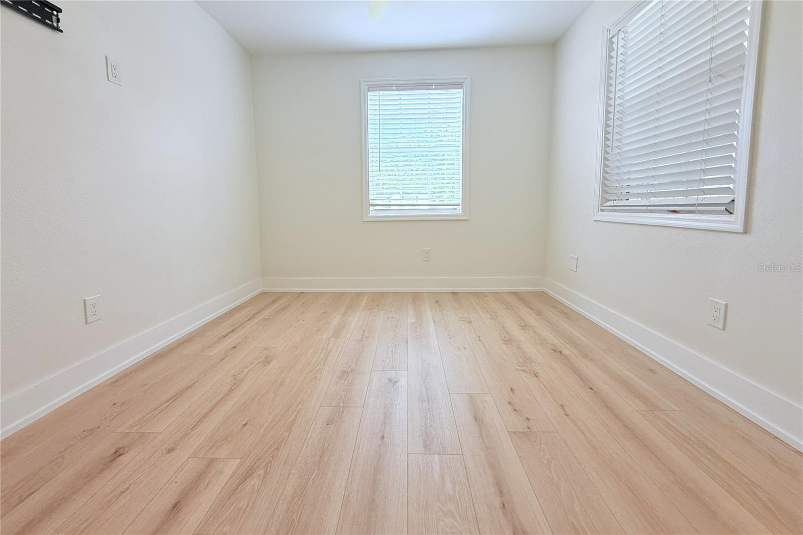 8512 SUNBEAM LN — photo 28
