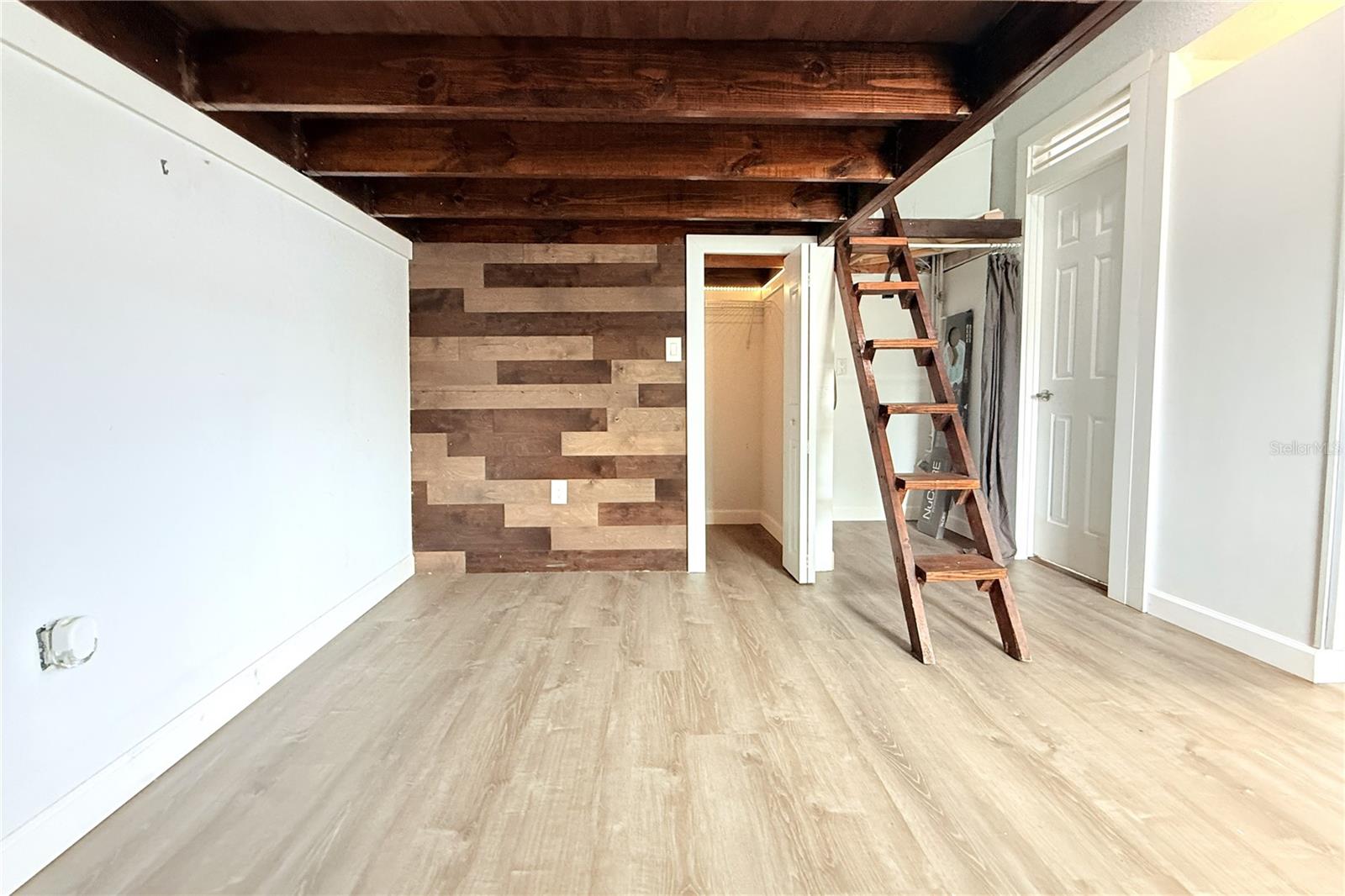 8512 SUNBEAM LN — photo 60
