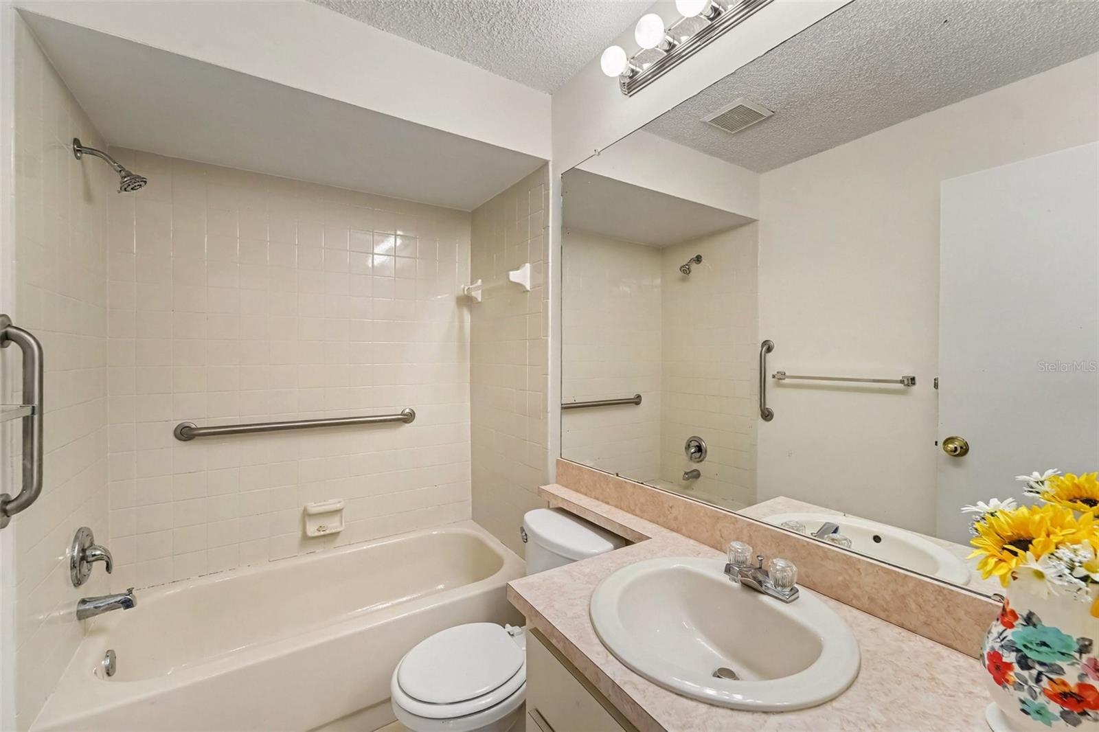 7425 GREYSTONE DR — photo 9