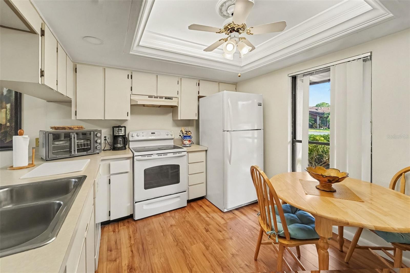7425 GREYSTONE DR — photo 10