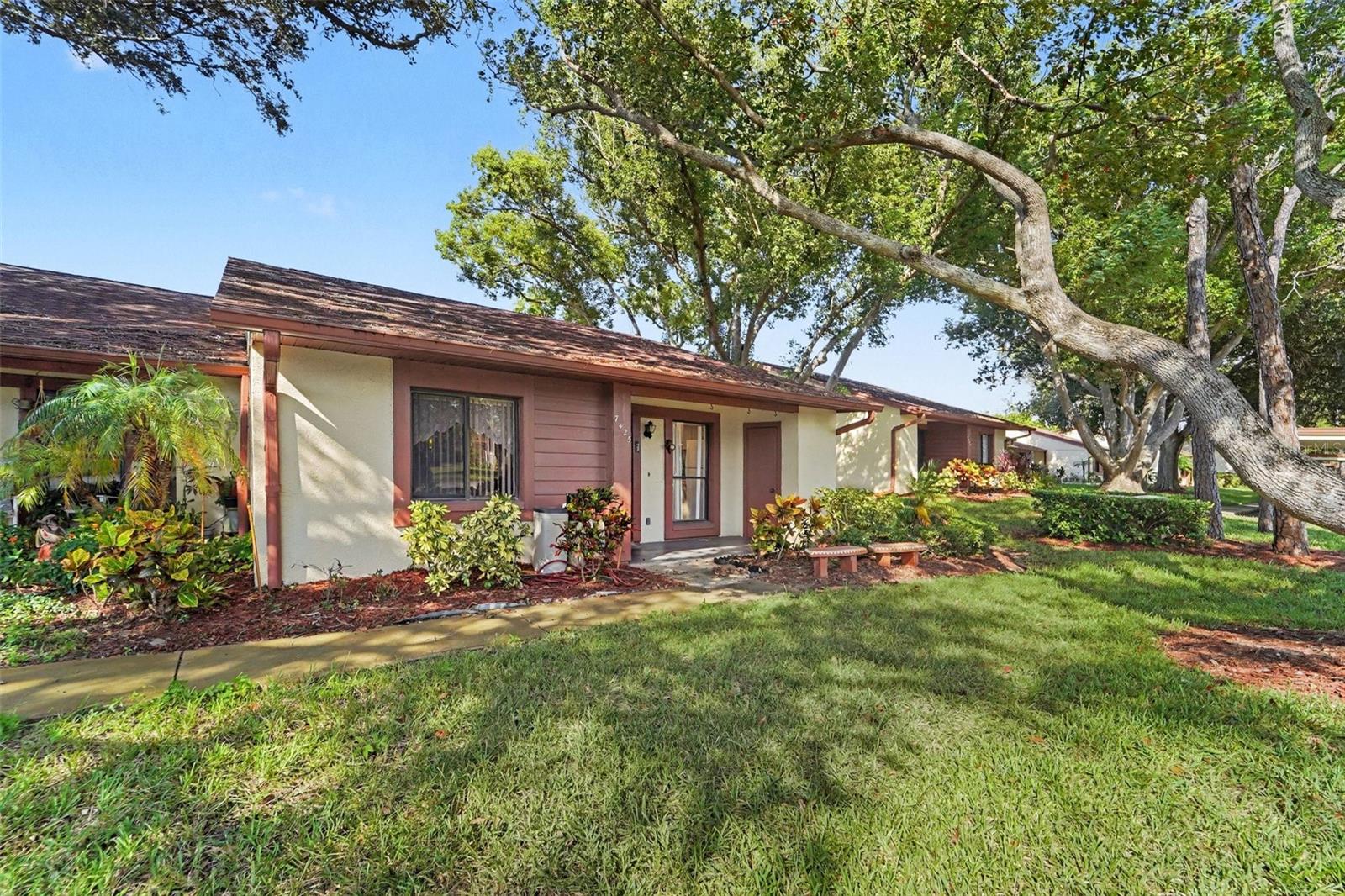 7425 GREYSTONE DR — photo 3