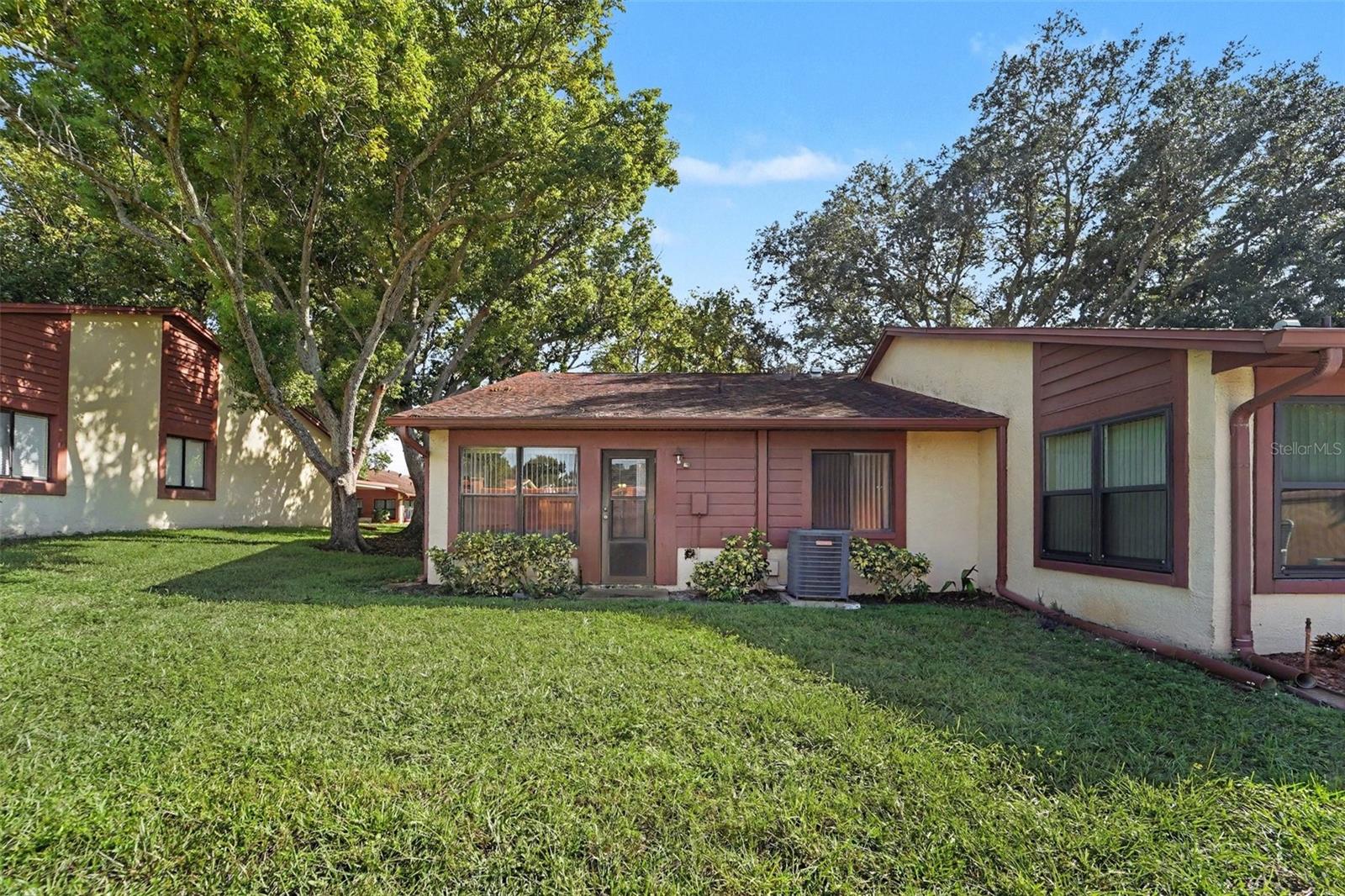 7425 GREYSTONE DR — photo 13