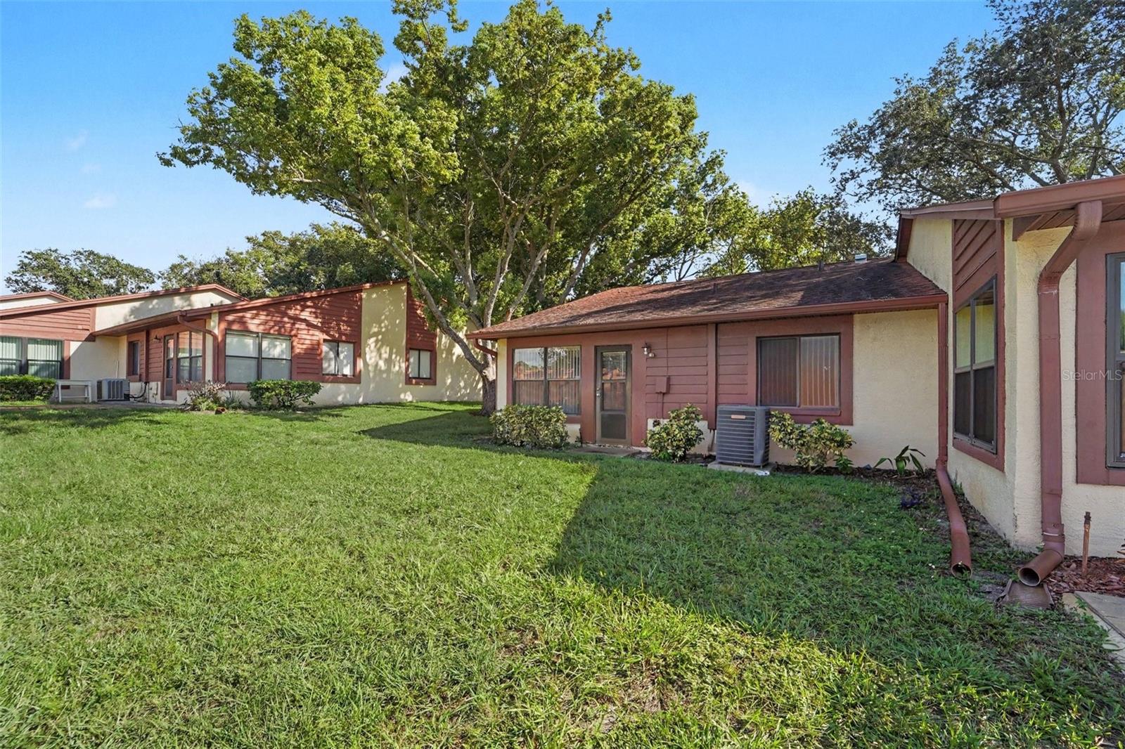7425 GREYSTONE DR — photo 14