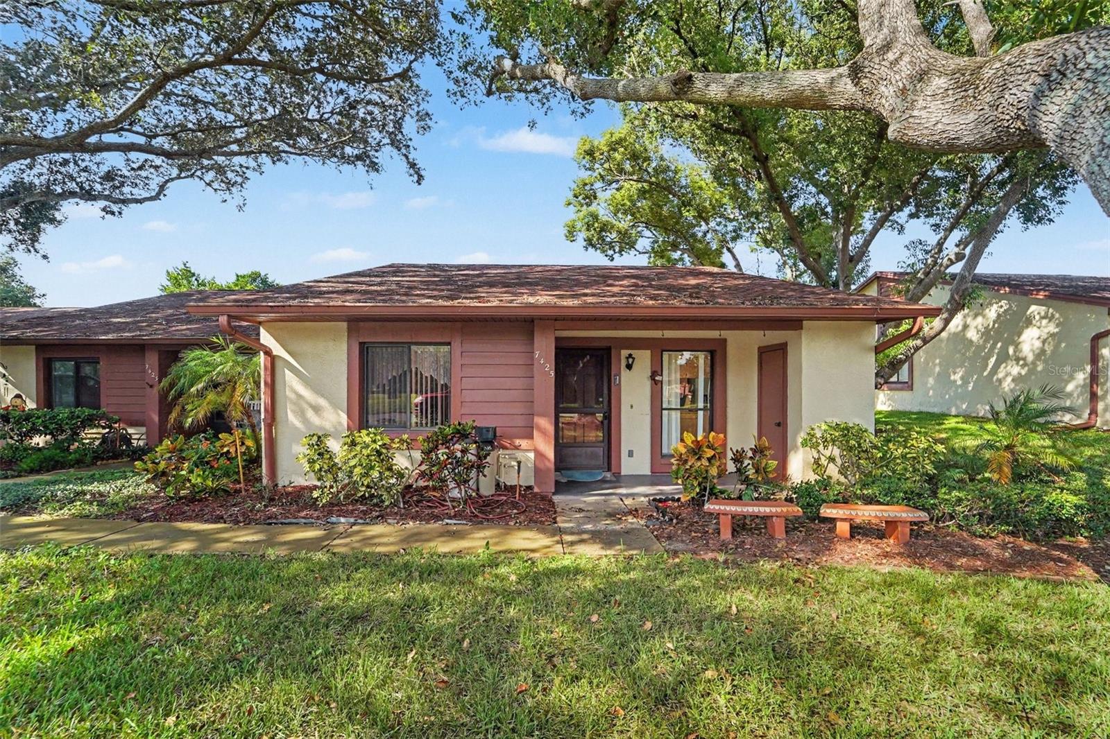 7425 GREYSTONE DR — photo 2