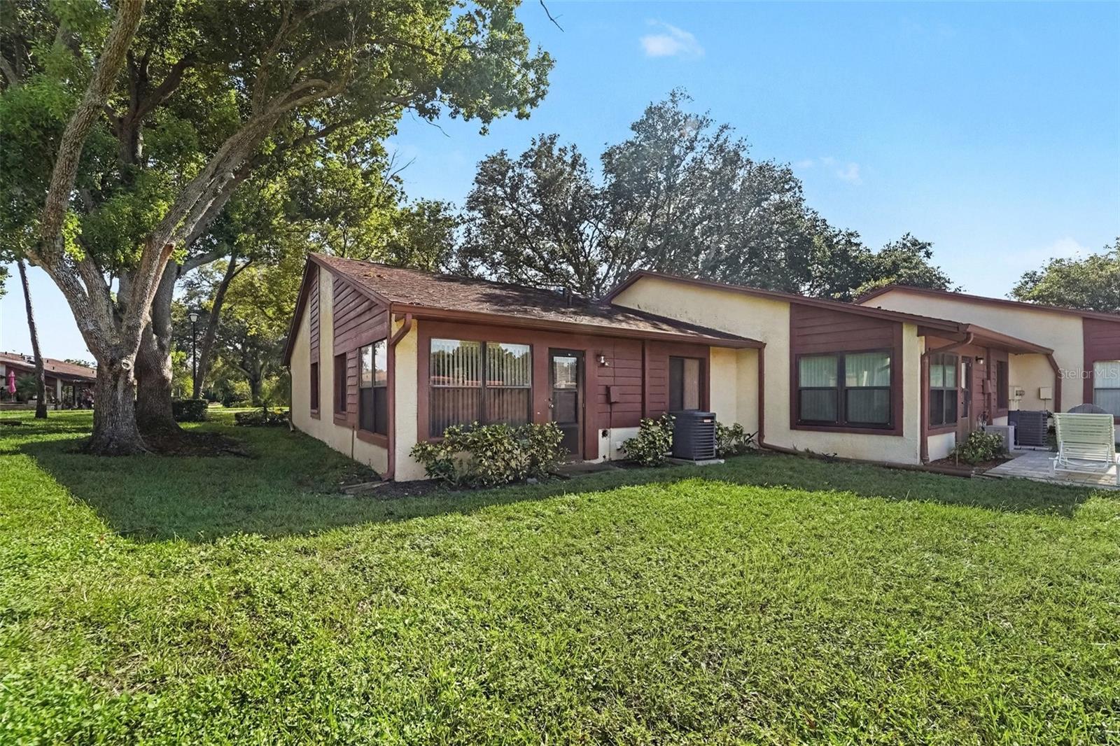 7425 GREYSTONE DR — photo 12